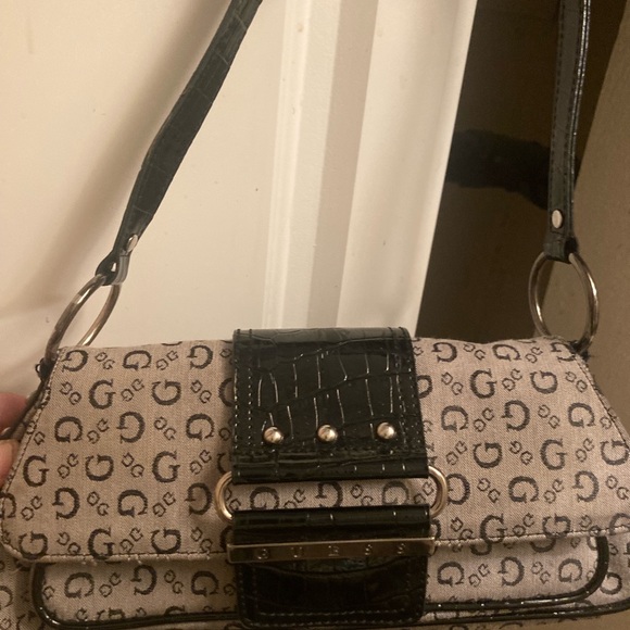 Guess Purse - Picture 5 of 5